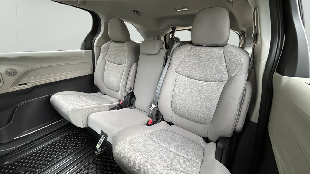 Used 2024 Toyota Sienna LE LE 8-Passenger AWD for sale online - Toronto Credit Auto