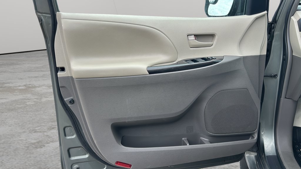 Used 2013 Toyota Sienna LE 5dr V6 LE 8-Pass FWD for sale online - Toronto Credit Auto