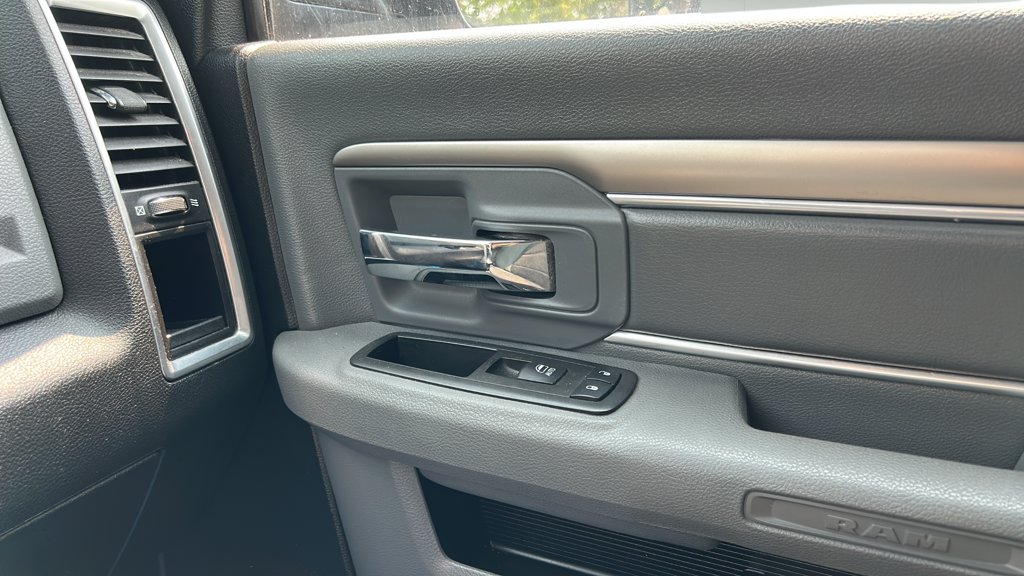 Used 2015 Ram 1500 SLT 4WD Quad Cab 140.5 SLT for sale online - Toronto Credit Auto