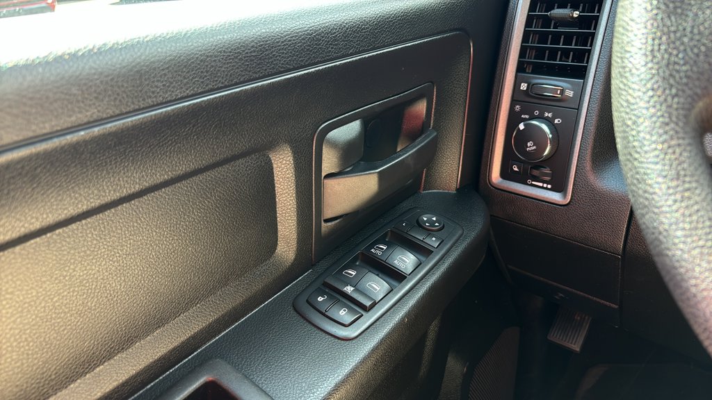 Used 2019 Ram 1500 Classic ST ST 4x4 Crew Cab 5'7 Box for sale online - Toronto Credit Auto