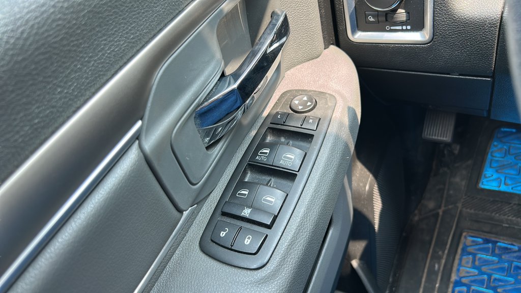 Used 2015 Ram 1500 SLT 4WD Quad Cab 140.5 SLT for sale online - Toronto Credit Auto