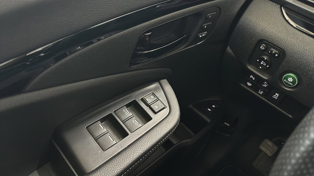 Used 2023 Honda Passport Touring Touring AWD for sale online - Toronto Credit Auto