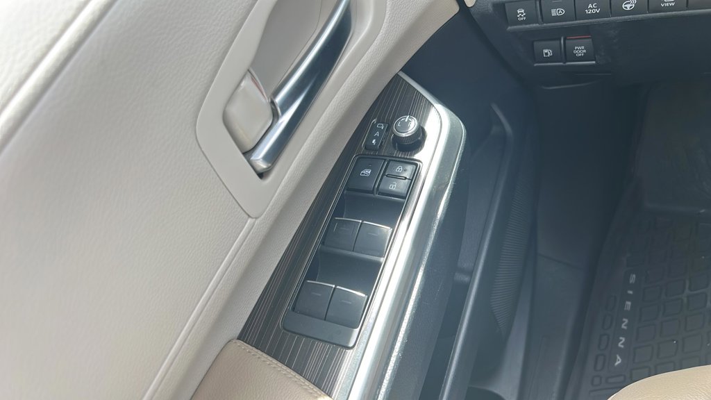 Used 2021 Toyota Sienna Limited Limited 7-Passenger FWD for sale online - Toronto Credit Auto