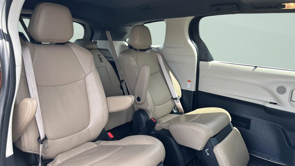 Used 2021 Toyota Sienna Limited Limited 7-Passenger FWD for sale online - Toronto Credit Auto