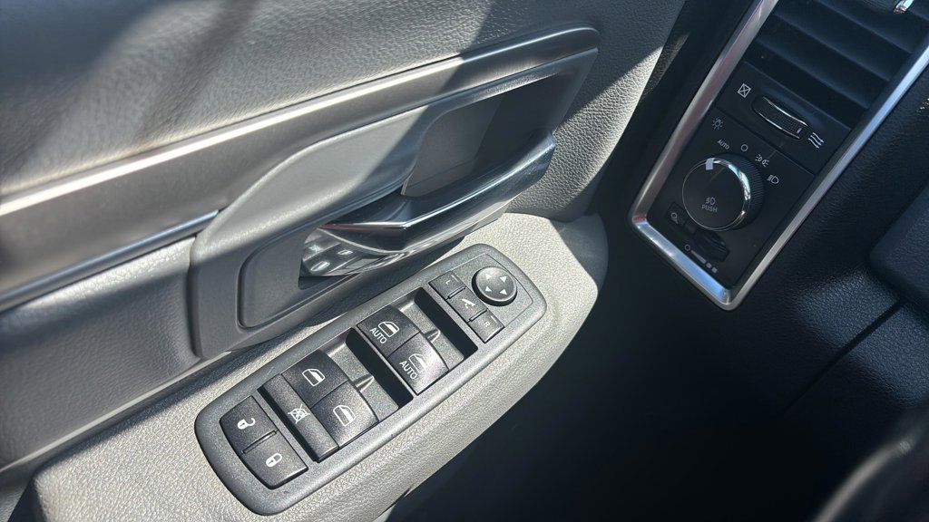 Used 2019 Ram 1500 Classic Warlock Warlock 4x4 Crew Cab 5'7 Box for sale online - Toronto Credit Auto