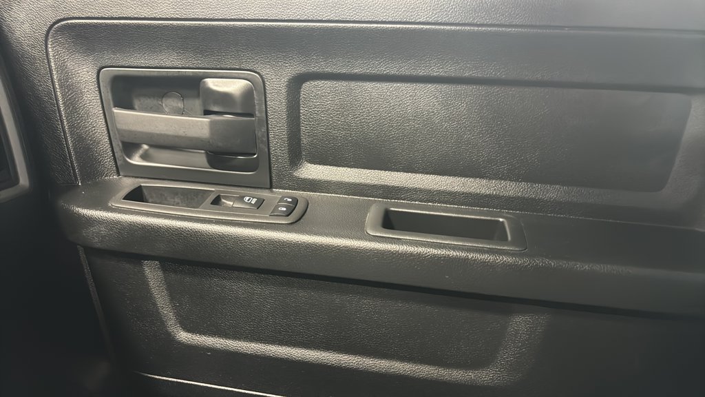 Used 2022 Ram 1500 Classic Express Express 4x4 Quad Cab 6'4 Box for sale online - Toronto Credit Auto