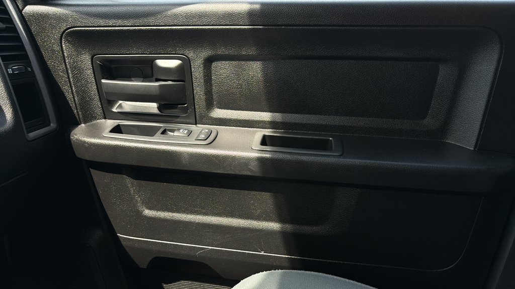 Used 2019 Ram 1500 Classic ST ST 4x4 Crew Cab 5'7 Box for sale online - Toronto Credit Auto