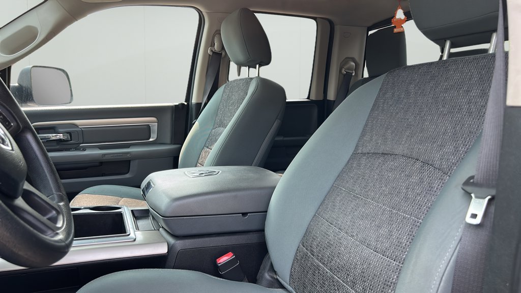 Used 2015 Ram 1500 SLT 4WD Quad Cab 140.5 SLT for sale online - Toronto Credit Auto