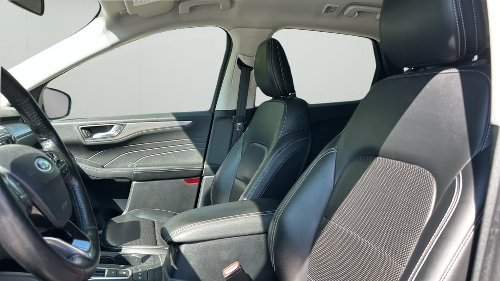 Used 2021 Ford Escape Titanium Hybrid Titanium Hybrid AWD for sale online - Toronto Credit Auto