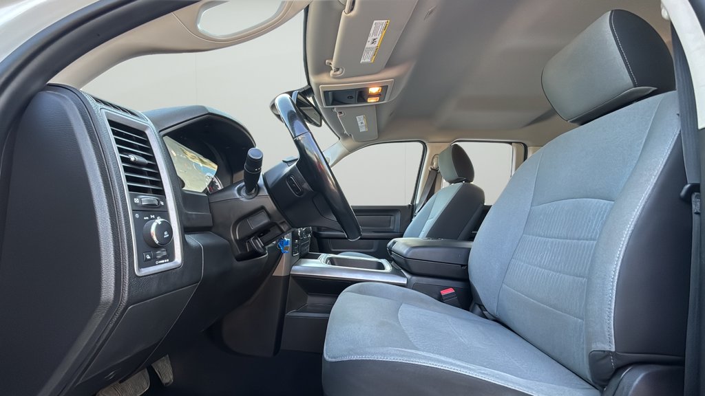 Used 2022 Ram 1500 Classic Express Express 4x4 Quad Cab 6'4 Box for sale online - Toronto Credit Auto