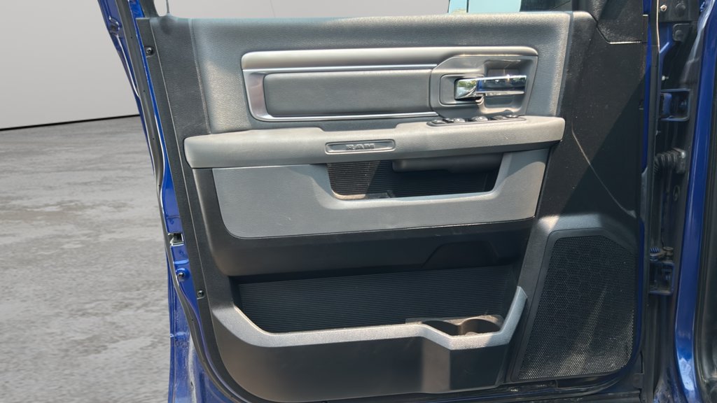 Used 2015 Ram 1500 SLT 4WD Quad Cab 140.5 SLT for sale online - Toronto Credit Auto