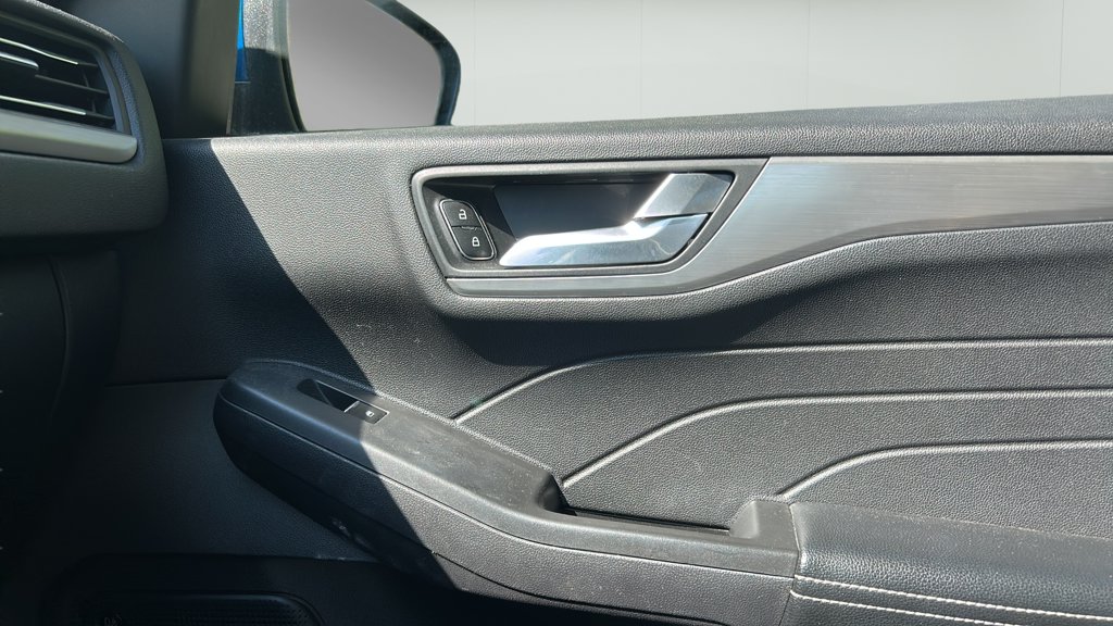 Used 2021 Ford Escape Titanium Hybrid Titanium Hybrid AWD for sale online - Toronto Credit Auto